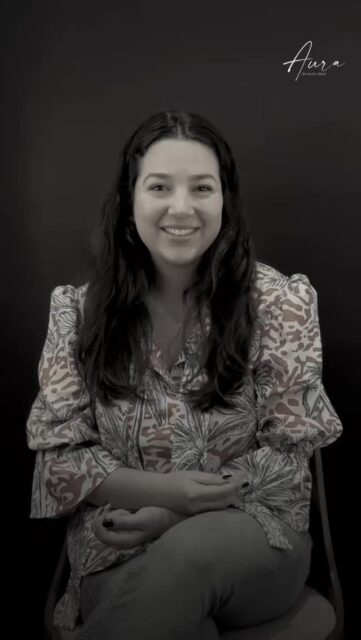 ¿Te levantás con dolor de cabeza o mandíbula? Muchas veces no sabemos que apretamos los dientes mientras dormimos… hasta que aparecen los síntomas.
Mavi pasó por eso y encontró alivio con una plaquita hecha a medida 🤍
Síntomas frecuentes del bruxismo o ATM:
• tensión al despertar
• dolor en sienes o mandíbula
• crujidos al abrir la boca
• cansancio al masticar
• sensibilidad dental
💬 Comentá PLAQUITA para recibir el mini-test al DM.
Si los síntomas te resuenan, Agendá una cita de evaluación 📲 +595 971 100 939
#ATM #Bruxismo #DolordeCabeza #auradentalclinic #sonrisaaura